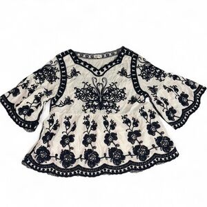 Anthropology DarkBlue and White Embroidered Women's Top  🦋